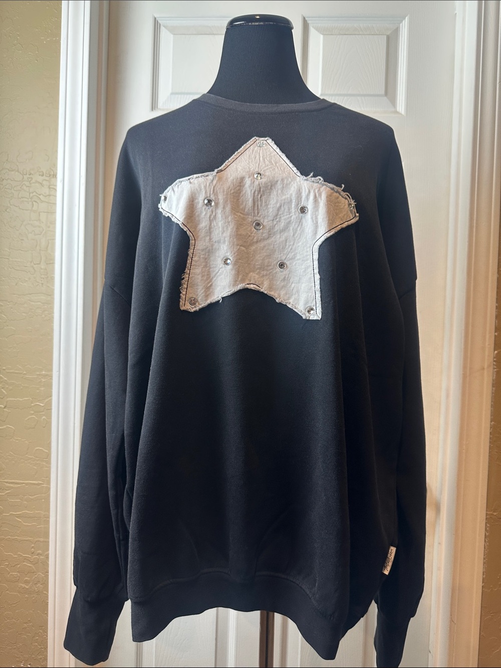 The Laundry Room Oversized Rhinestone Star in Black Snow NWT Size Juniors Medium